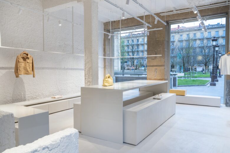 Thinking MU store by Pensando en blanco