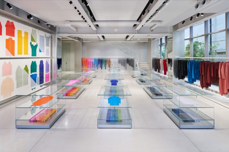 PLEATS PLEASE ISSEY MIYAKE store by Tokujin Yoshioka