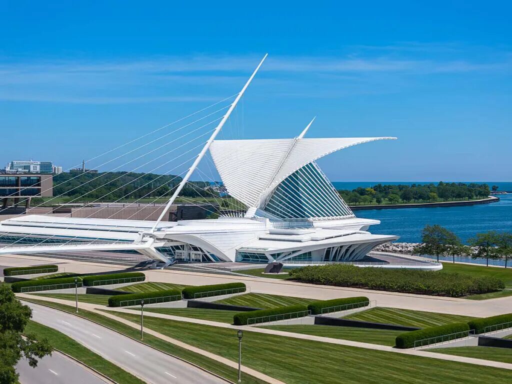 Milwaukee Art Museum Receives $10 M. Gift to Preserve Santiago Calatrava–Designed Building
