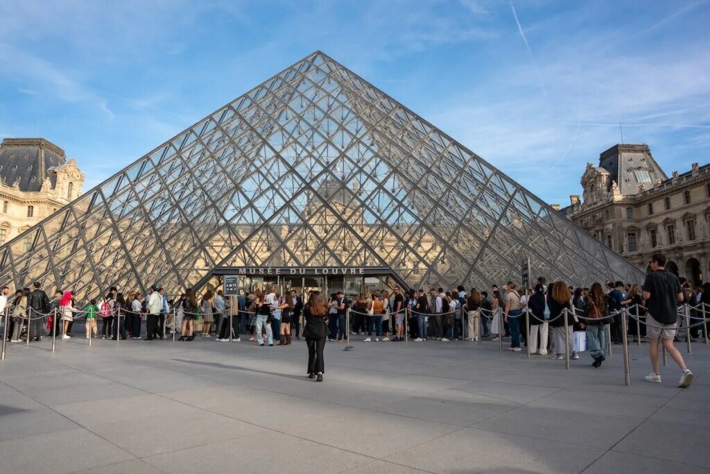 Protesters Block Louvre Following Weekend of Unrest, Art Basel Will Stay in Miami Following City Rent Discount, and More: Morning Links for October 19, 2026