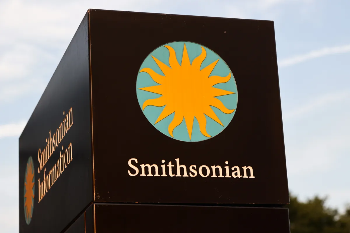A sign with a sun.