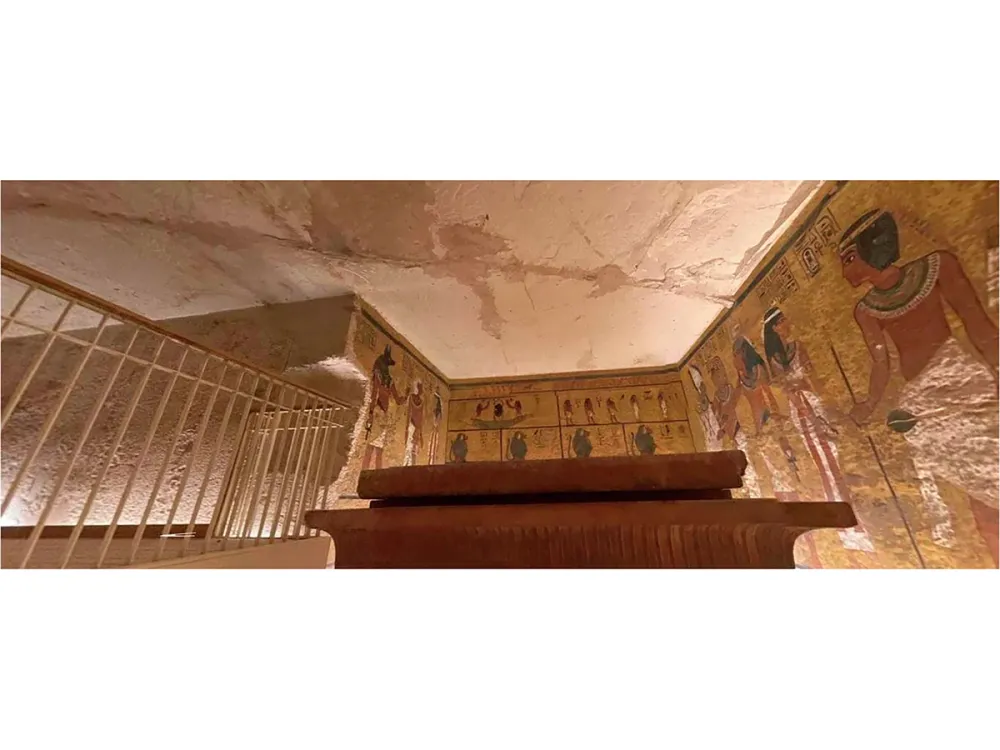 Deformation patterns and intensive rock fractures in the antechamber and burial chamber ceilings of King Tutankhamen
