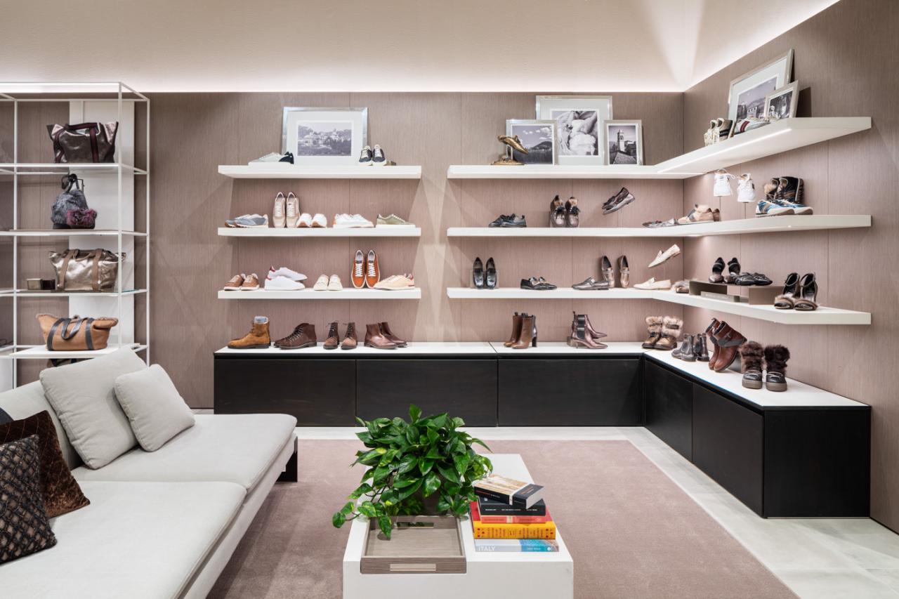 Brunello Cucinelli Outlets 38