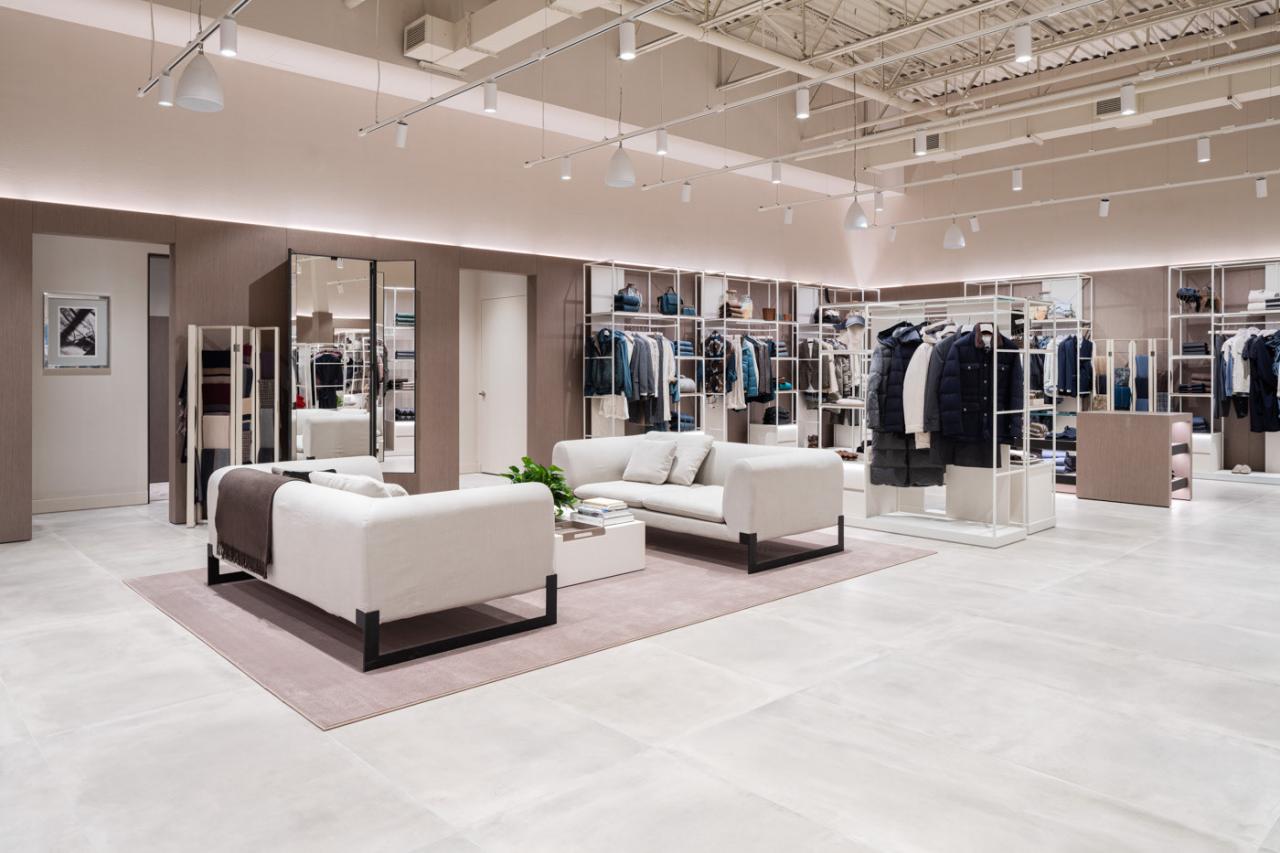 Brunello Cucinelli Outlets 32