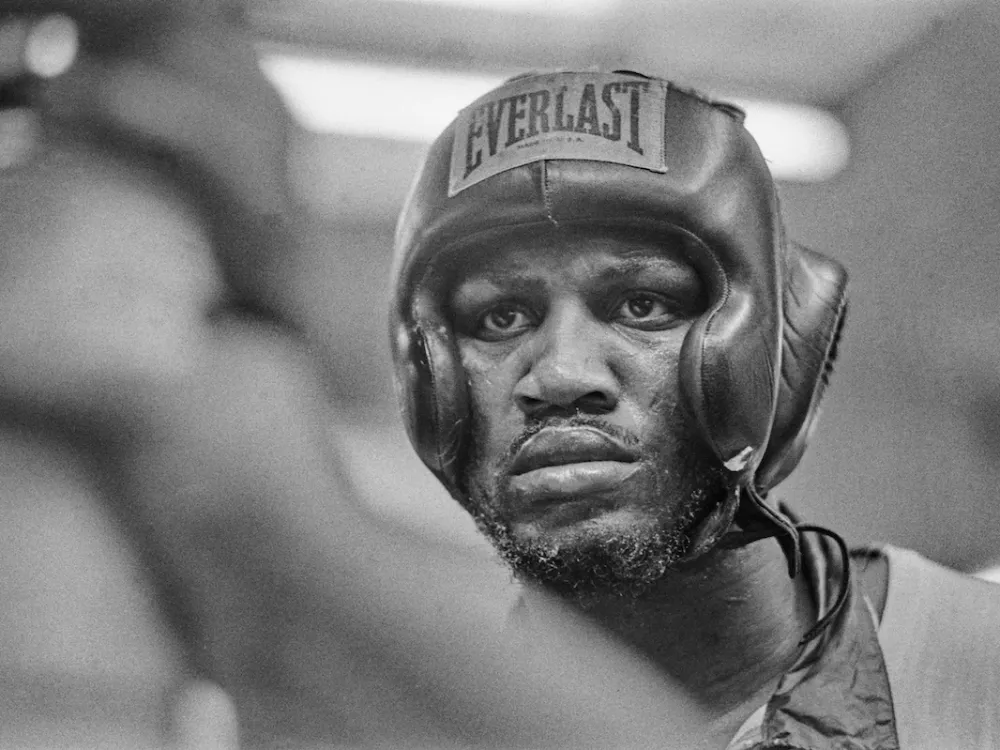 A boxer with an Everlast head protector.