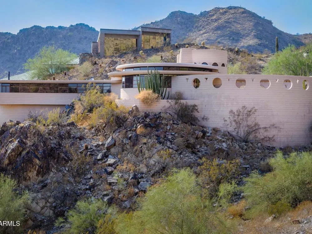 See Frank Lloyd Wright’s Circular Sun House on the Market for .8 M.