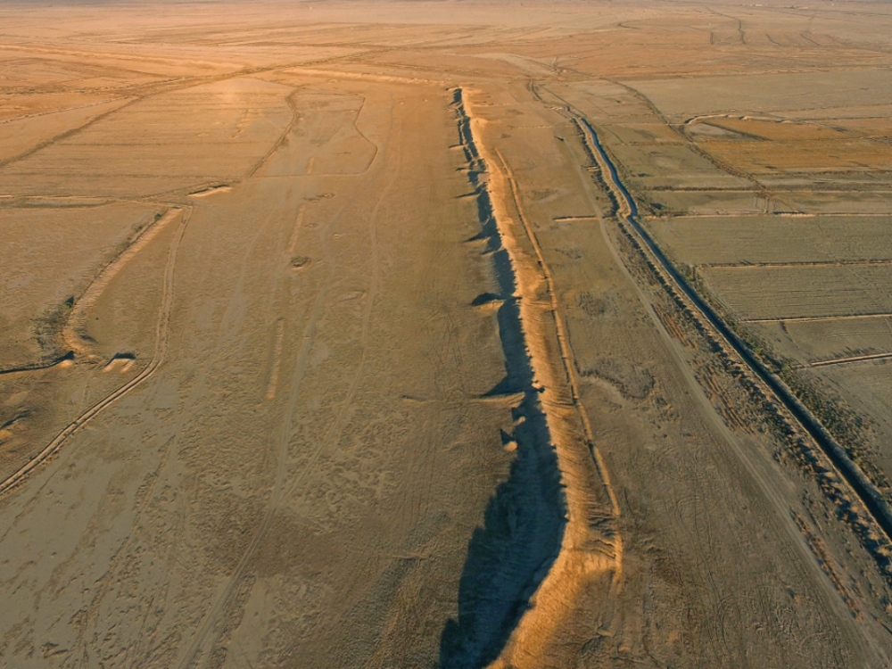 Aerial photo showing the fortification walls of Alexandria on the Tigris, Charax-Spasinou, Iraq