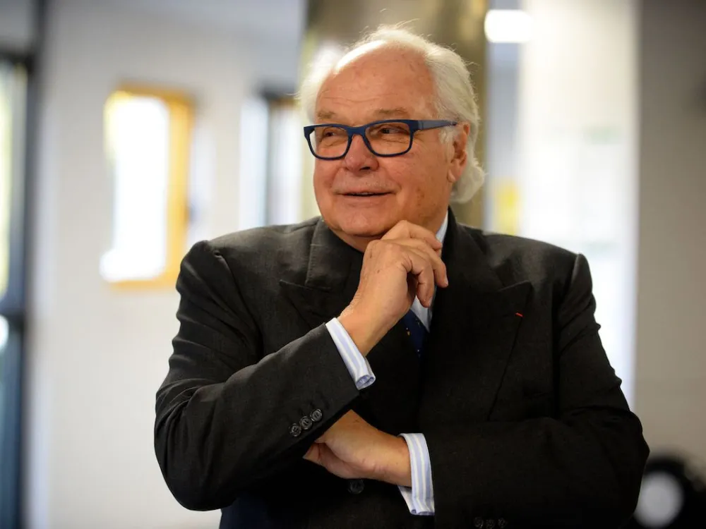 Portrait of Bruno Bich in a suit.