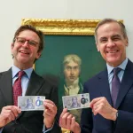 LONDON, UNITED KINGDOM - FEBRUARY 20: Governor of Bank of England Mark Carney (R) and Director of Tate Britain Alex Farquharson (L) hold the new £20 bank note featuring the artist JMW Turner, in front of his self-portrait at Tate Britain in London, United Kingdom on February 20, 2020. A portrait of JMW Turner features on the new £20 banknote which enters circulation on 20 February. (Photo by Dinendra Haria/Anadolu Agency via Getty Images)