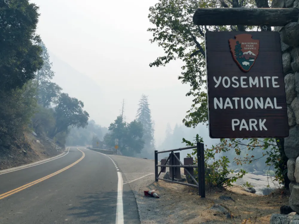 10 August 2018, US, Yosemite: Entry into Yosemite Valley. The Yosemite Valley is one of the biggest tourist attractions in the USA. But forest fires have now made the California nature reserve a restricted area. Photo: Barbara Munker/dpa (Photo by Barbara Munker/picture alliance via Getty Images)