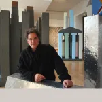 Tony Berlant with elements of his work The Marriage of New York and Athens (1966–68), at the installation of the show “West! Frank Gehry and the Artists of Venice Beach,” Weisman Art Museum, Minneapolis, MN, May 9, 2005